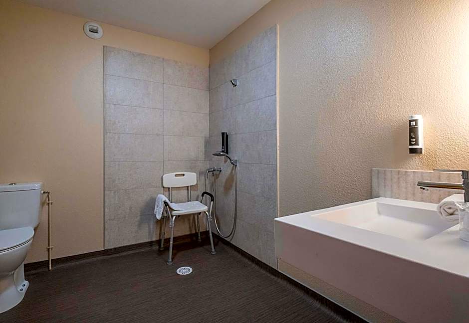 B&B HOTEL La Rochelle Centre Les Minimes