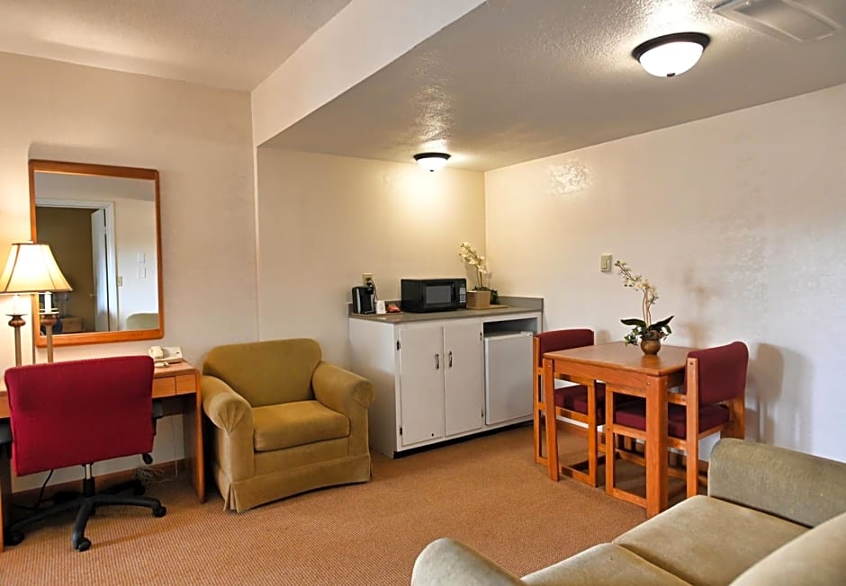 Photo 1 of 4 of Queen Suite