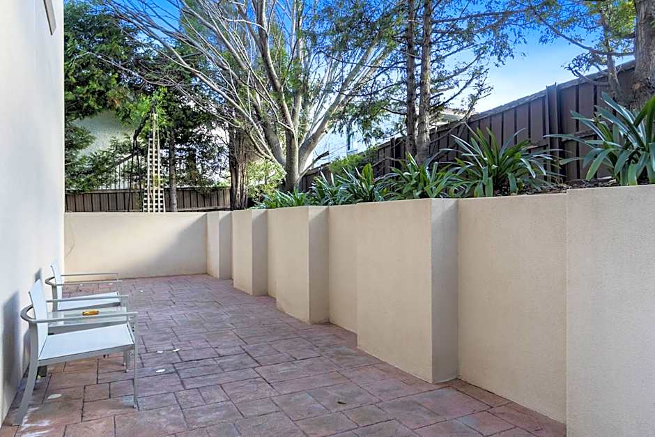 Grosvenor Court Apartments
