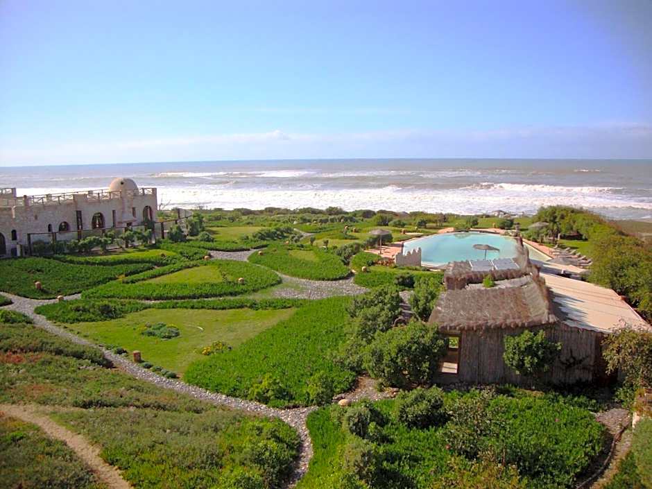 Dar Danse, the Bubble on the Beach