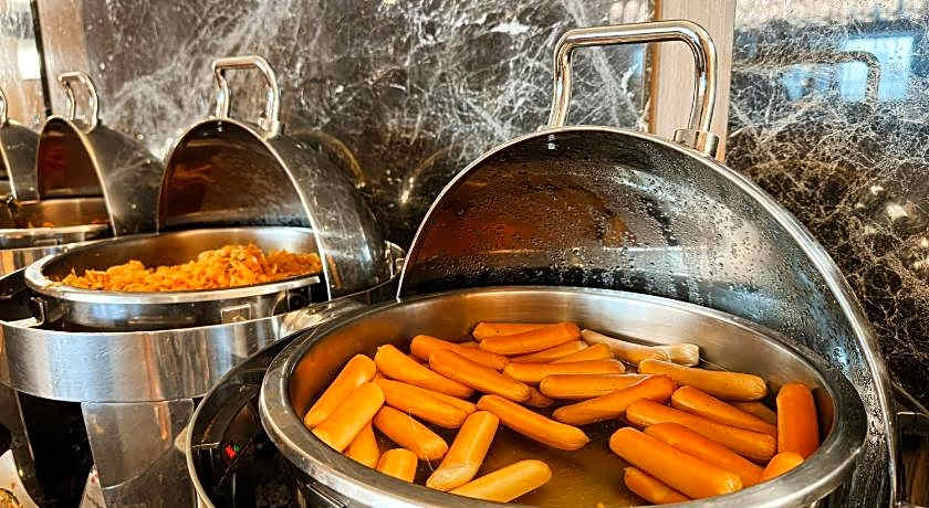 Ramada by Wyndham Bangkok Sukhumvit 11