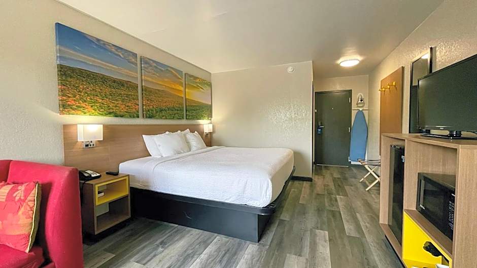 Days Inn by Wyndham Columbus IN