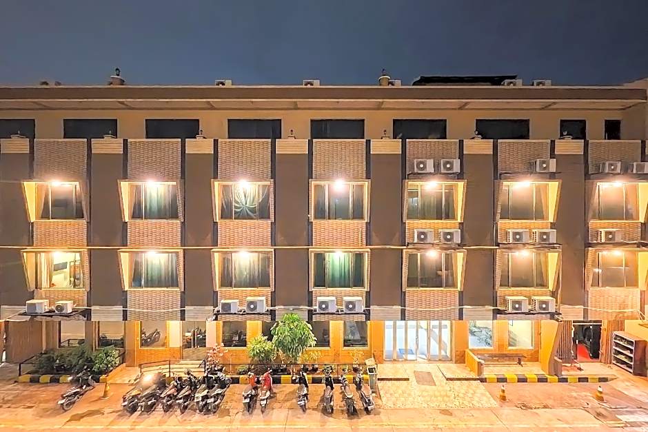 RedDoorz Plus near Soekarno Hatta Airport 2