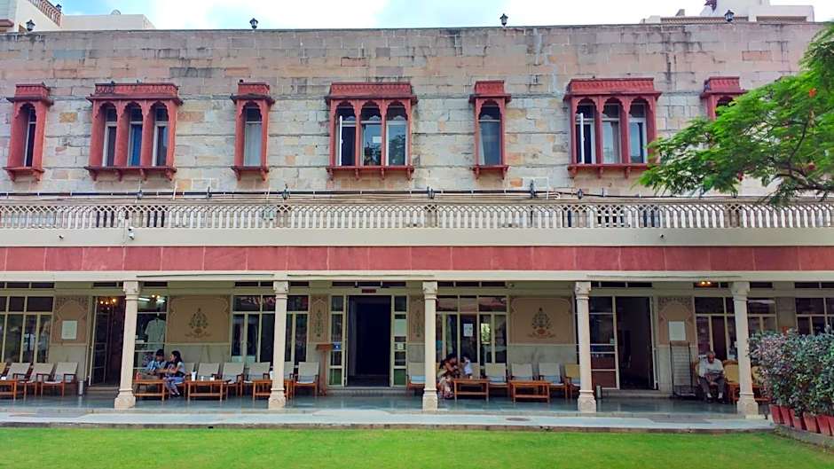 Hotel Arya Niwas