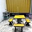 Yellow Cube at Lumut Cube Homestay Kontena