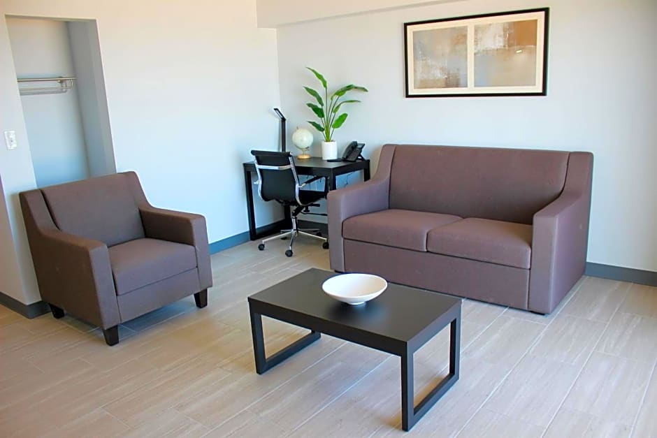 Sun & Sand Resort Oceanfront Suites