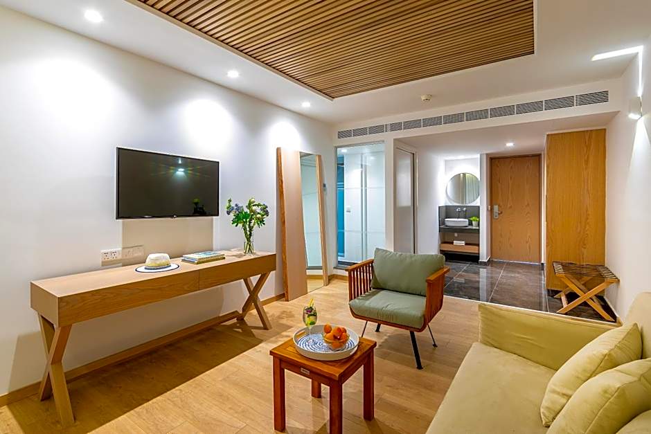 Limanaki Beach Hotel & Suites