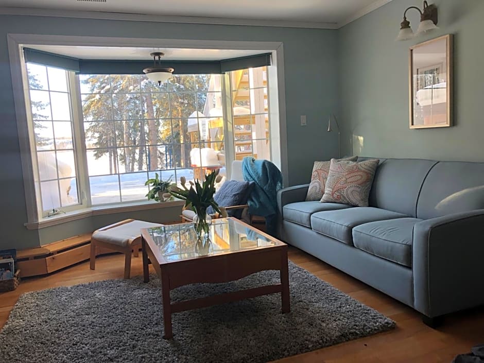 Great Slave Lakeside Bed & Breakfast