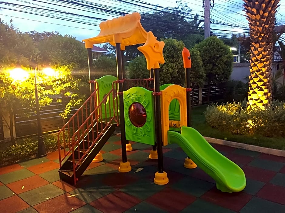 Home Place  Lopburi Hotel