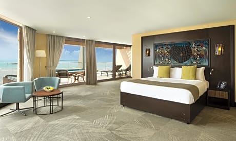 1 King Bed, Penthouse Suite Ocean View