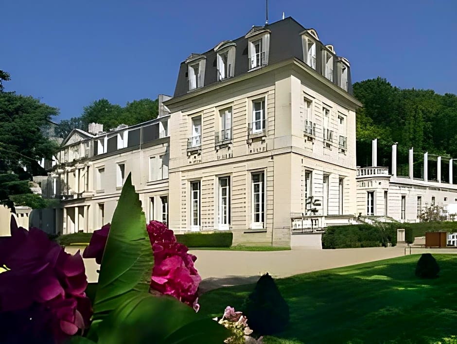 Chateau De Rochecotte
