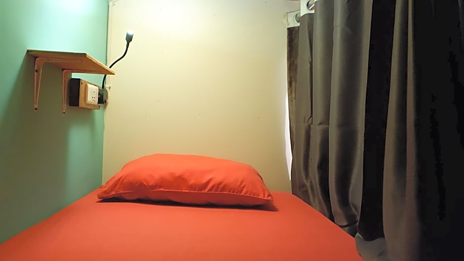 Sleepy Raccoon Hostel