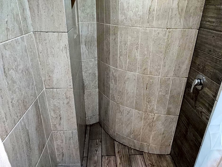 Hotel Ashly Loma Larga