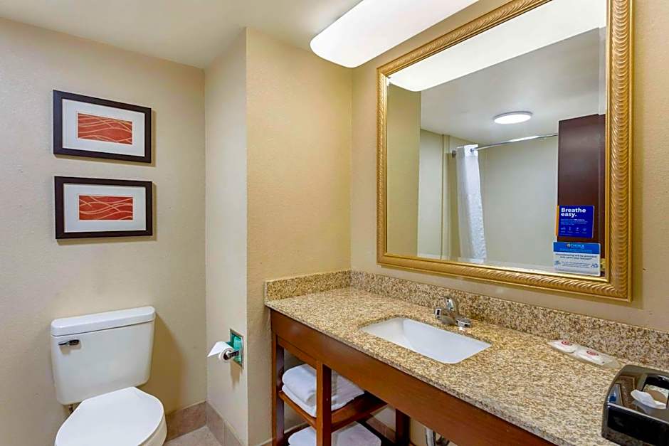 Comfort Inn & Suites Carneys Point