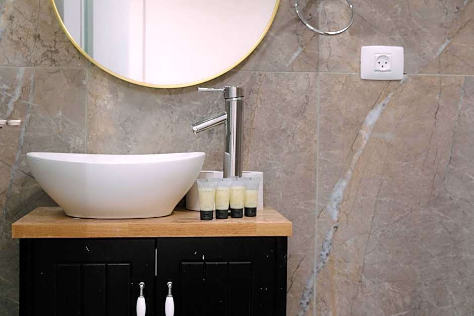 Rich Luxury Suites - Renovated