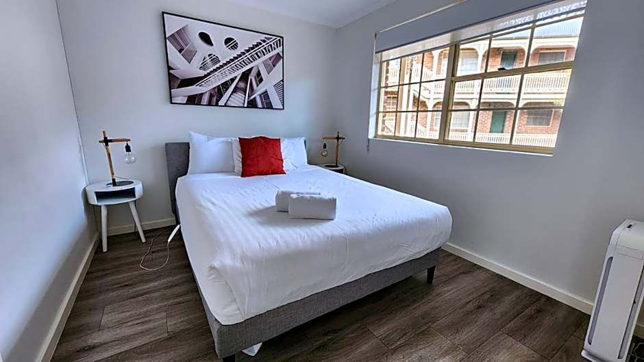 Contemporary 2BR Apt w Free Parking - Hosted by Canstay