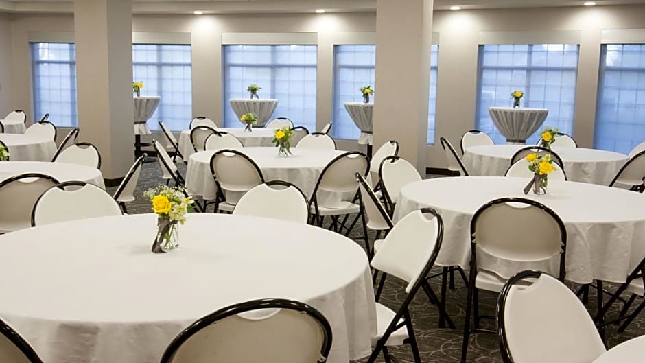 Holiday Inn Express & Suites Cheney, an IHG Hotel