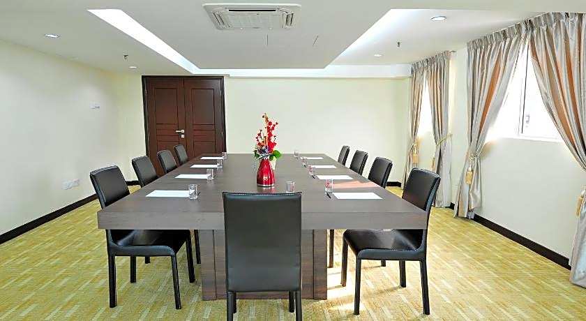 Hallmark Crown Hotel