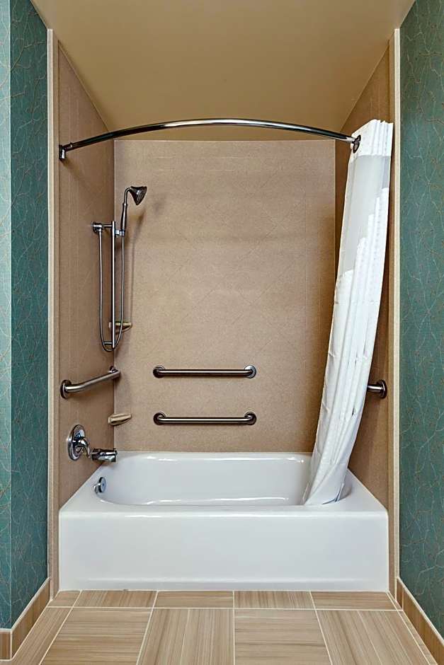 Holiday Inn Express & Suites Eureka By IHG