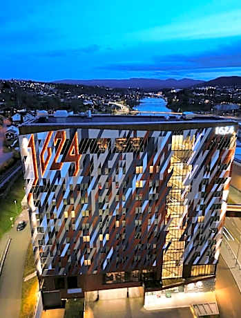 Home Hotel 1624