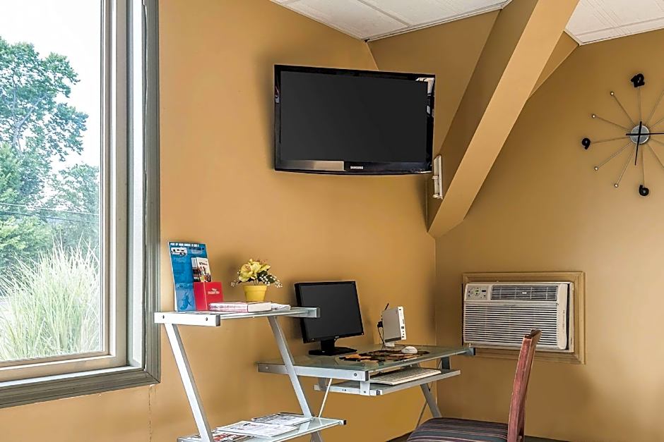 Econo Lodge Inn & Suites Binghamton