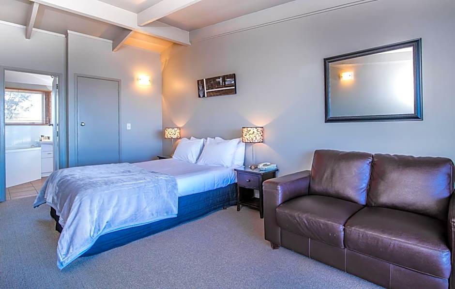 Twin Peaks Lakeside Inn