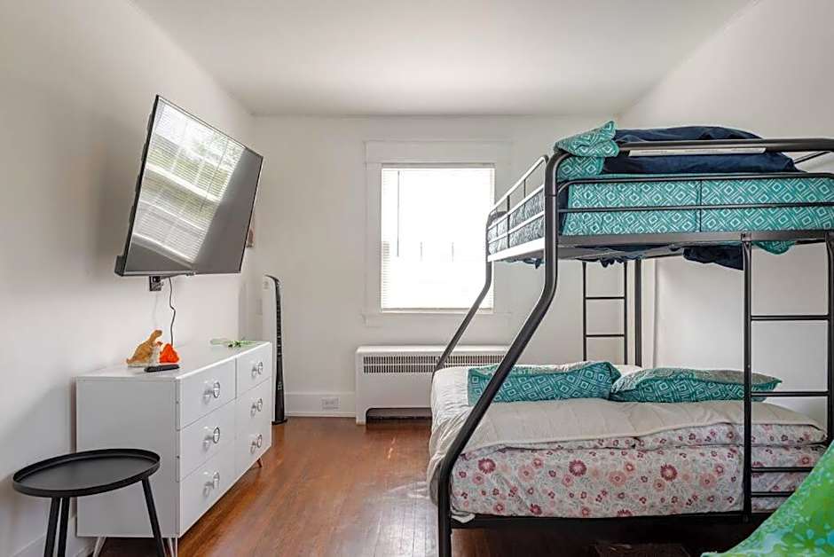Mayor's Large Family House Hot Tub Sleeps 16 Piano, 2 Kitchens, Ark 5 Mins