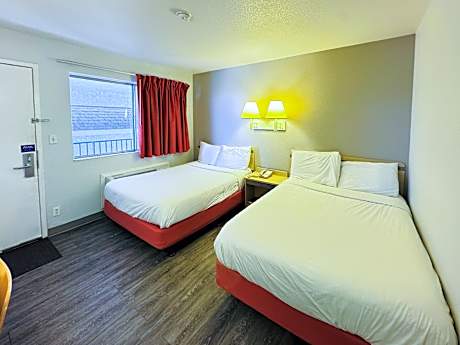 2 Full Beds | Suite, Non-Smoking, Kitchen
