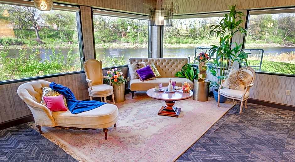 Holiday Inn Milwaukee Riverfront By IHG