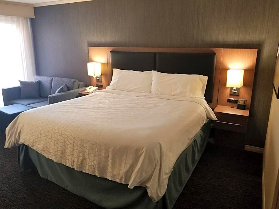 Holiday Inn Express Edmonton Downtown By IHG