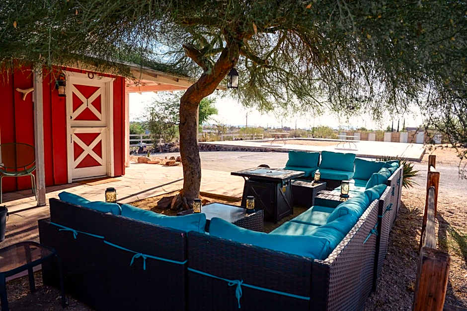 Room 3 - Downtown Joshua Tree Motel - Pet Friendly - Walk to Shops & Visitor Center, Minutes to Park Entrance