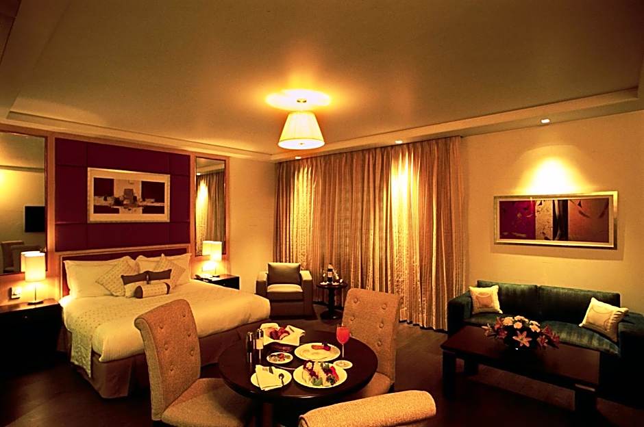 Photo 1 of 6 of Executive Suite