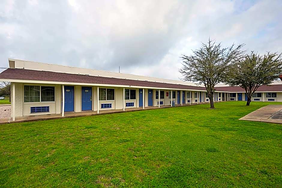 Motel 6-Madisonville, TX