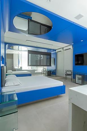 Queen Suite with Spa Bath