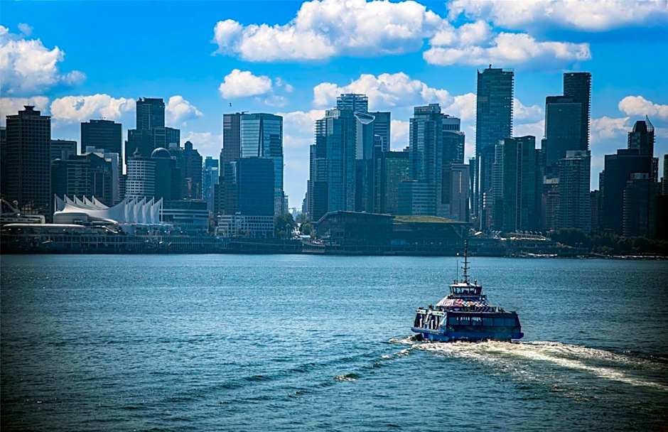 Coast Lonsdale Quay Hotel
