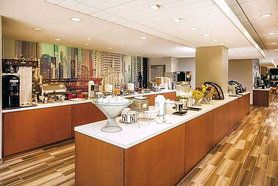 La Quinta Inn & Suites by Wyndham Chicago Downtown