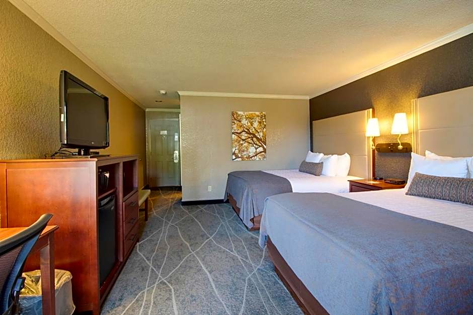 Best Western Harbour Pointe Lakefront