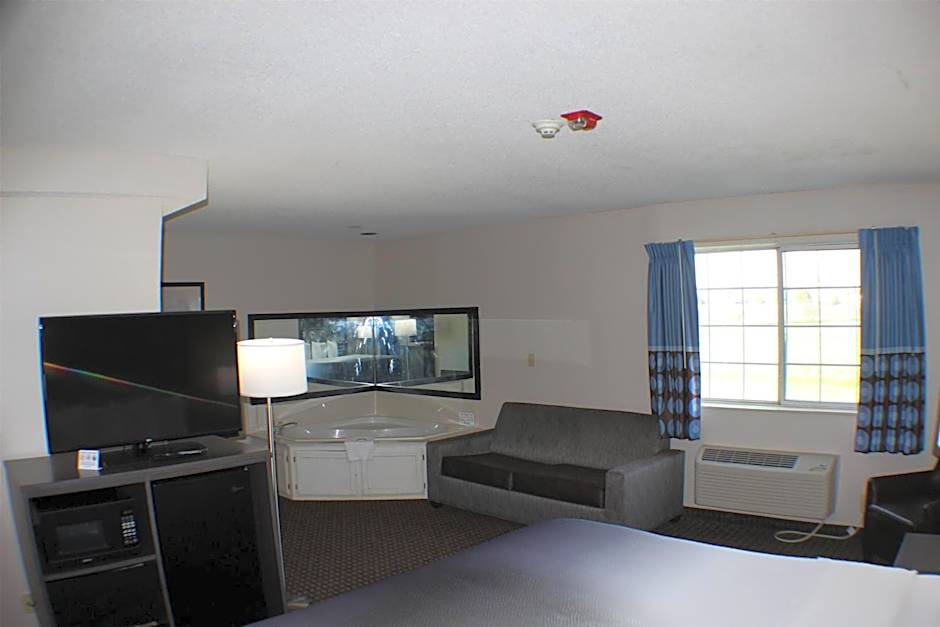 Super 8 by Wyndham Gardner