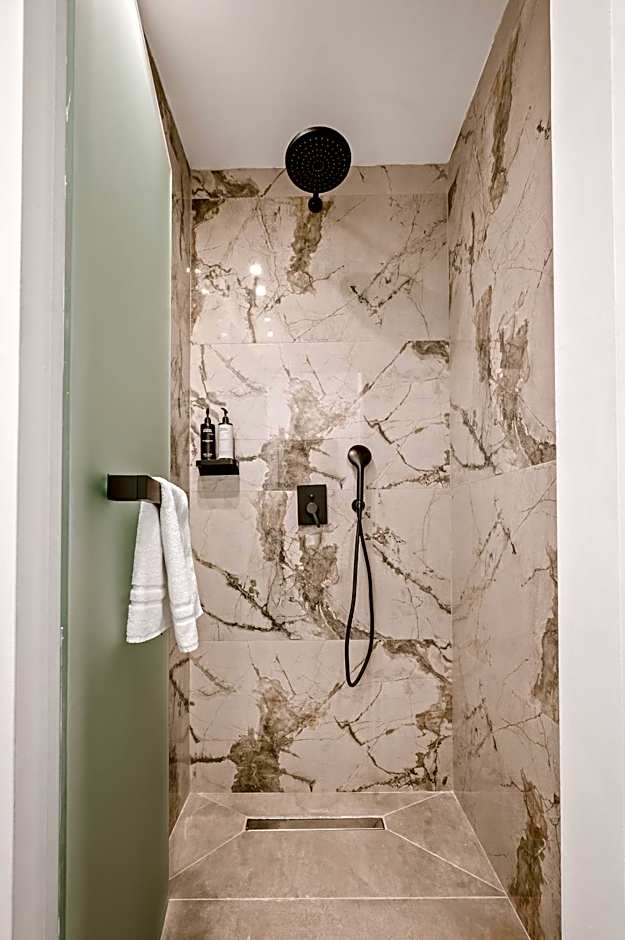 Plānis Str Urban Suites by Semavί