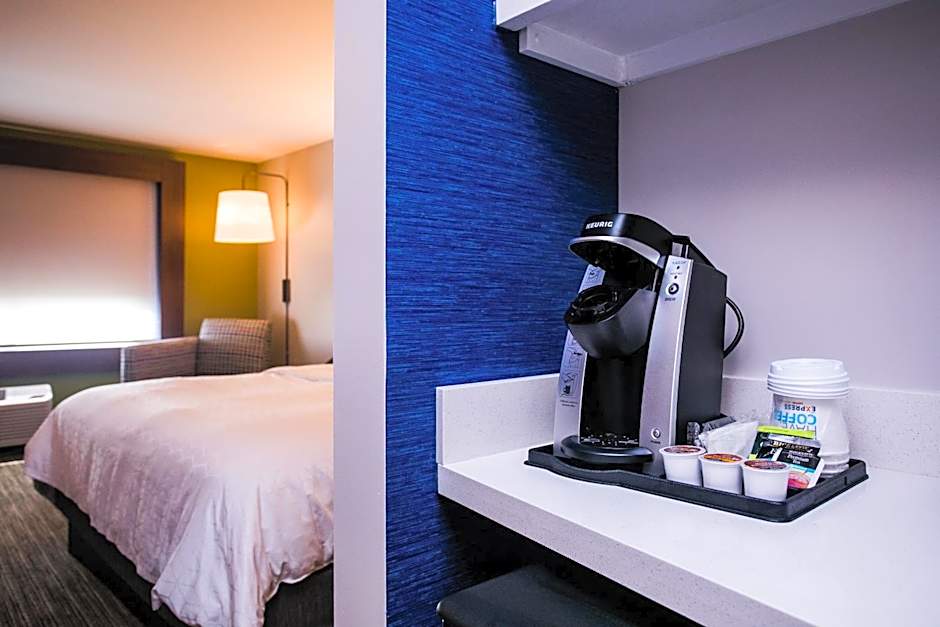 Holiday Inn Express and Suites Rehoboth Beach By IHG