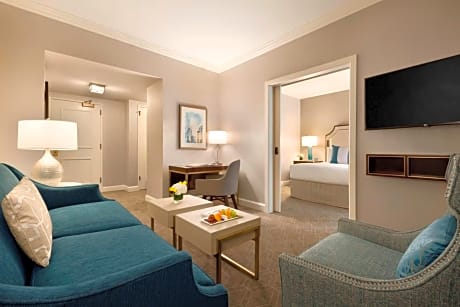 Junior King Suite with Tub - Hearing Accessible