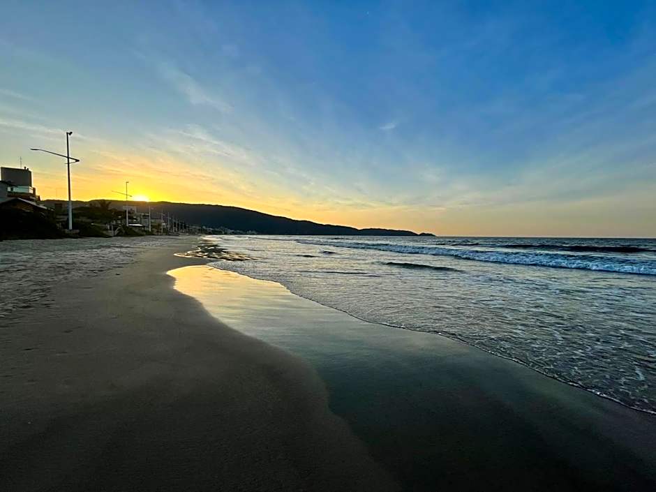 B250 - Apto 3 quartos com vista mar sobre Avenida