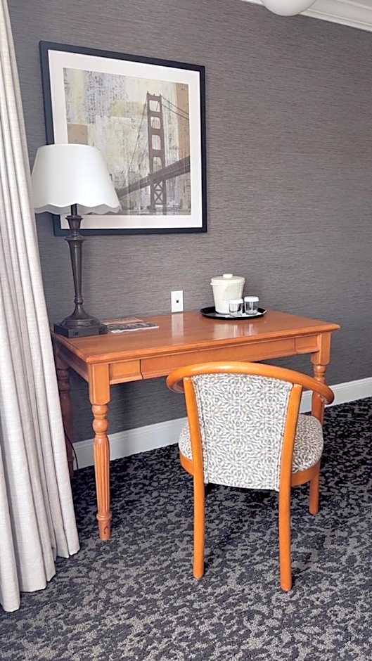 Cow Hollow Inn and Suites