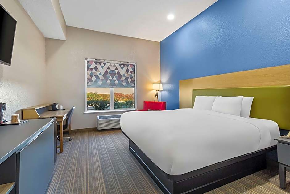 Sonesta Essential IAH Airport JFK Boulevard - Newly Renovated