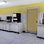 Days Inn & Suites by Wyndham Williamsburg Colonial