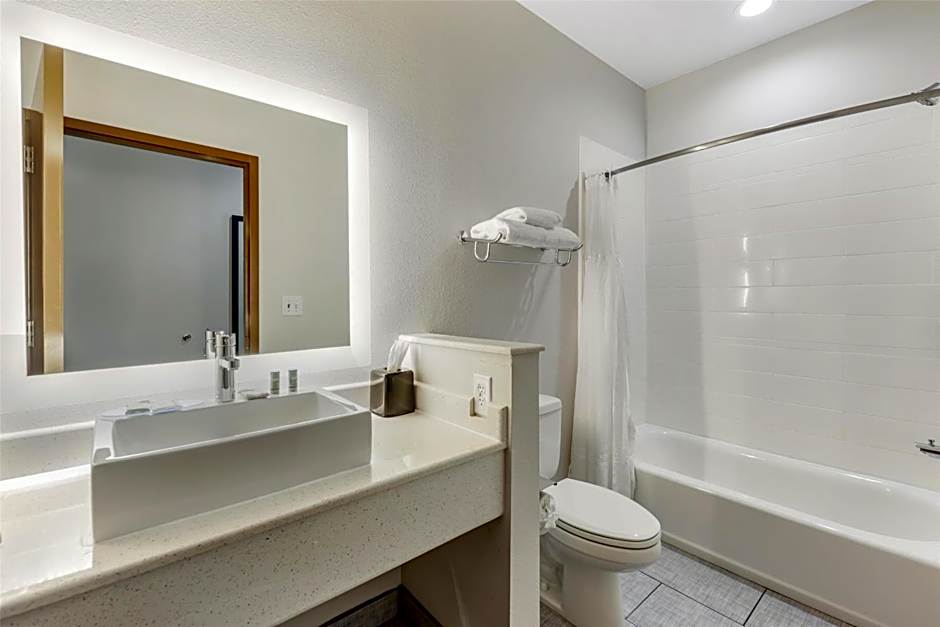 Best Western Green Oaks Inn & Suites