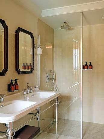 Two Rooms Suite with Terrace