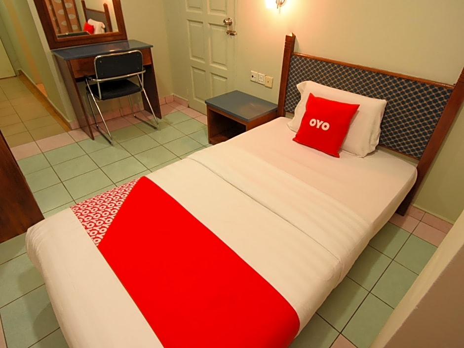 OYO 89642 Highway Inn