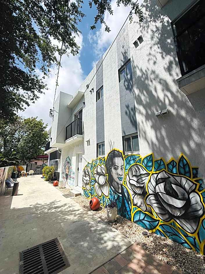Atrium Hostel Design District