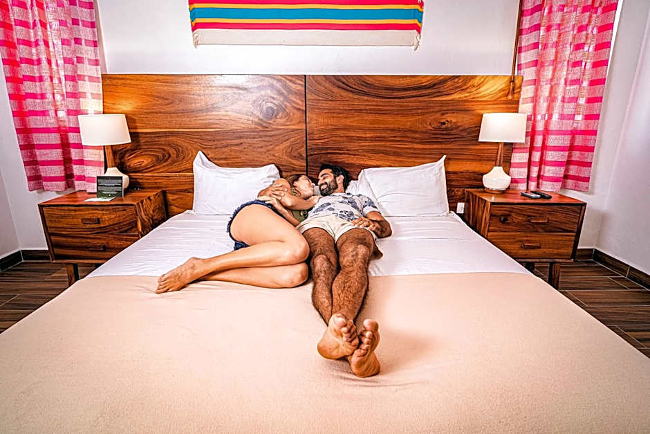 Nomads Party Hotel & Hostel